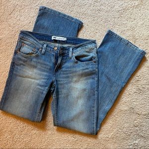 Levi’s 518 Bootcut, 7, medium denim